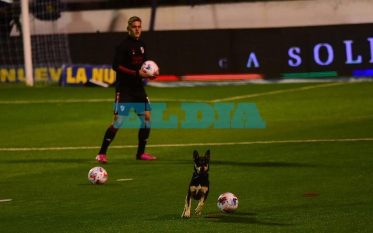 River y la curiosa entrada en calor en el Bosque en la previa del partido con Gimnasia