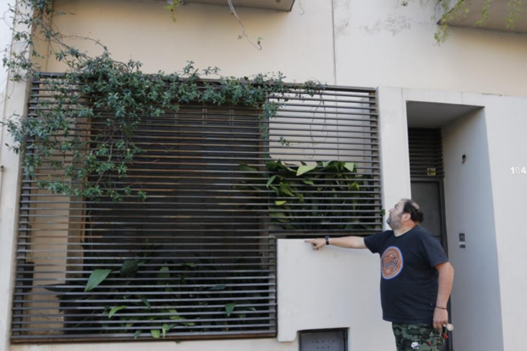 Con un colchón y a los gritos, jubilada puso en fuga a tres encapuchados