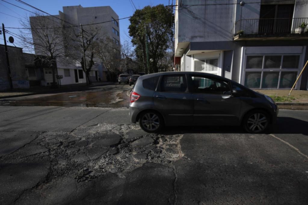 Numerosas calles de la Ciudad destruidas ya son un enorme peligro para el tránsito