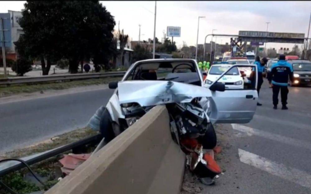 Fuerte choque generó demoras en la Autopista
