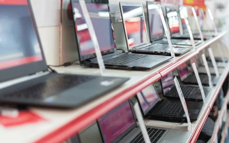 ¿Cuántos días se debe trabajar en Argentina para comprar una notebook, un Smart TV o un smartphone?
