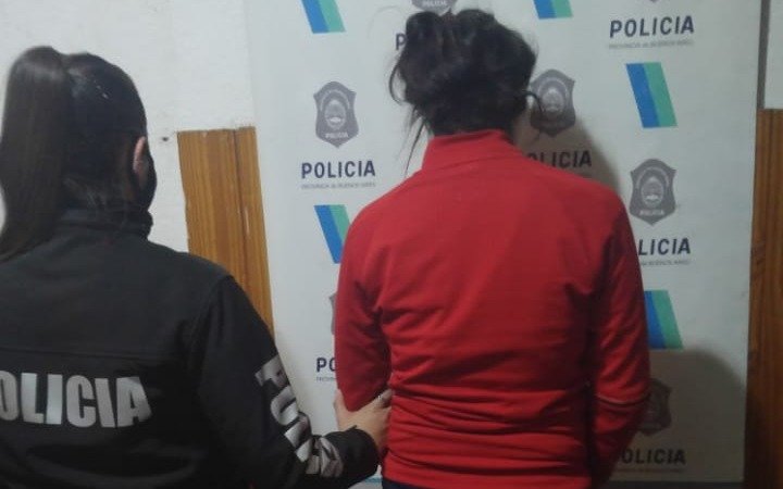 Los Hornos: circulaba sin luces, la pararon y descubrieron que tenía 3 pedidos de captura