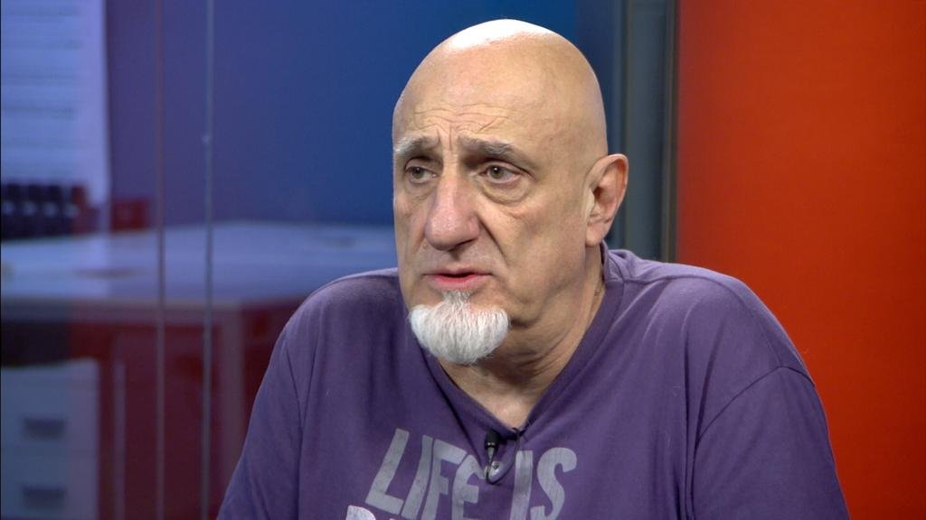 Para Juan Acosta, Raúl Rizzo “está quemado, le faltan, mínimo, seis jugadores”
