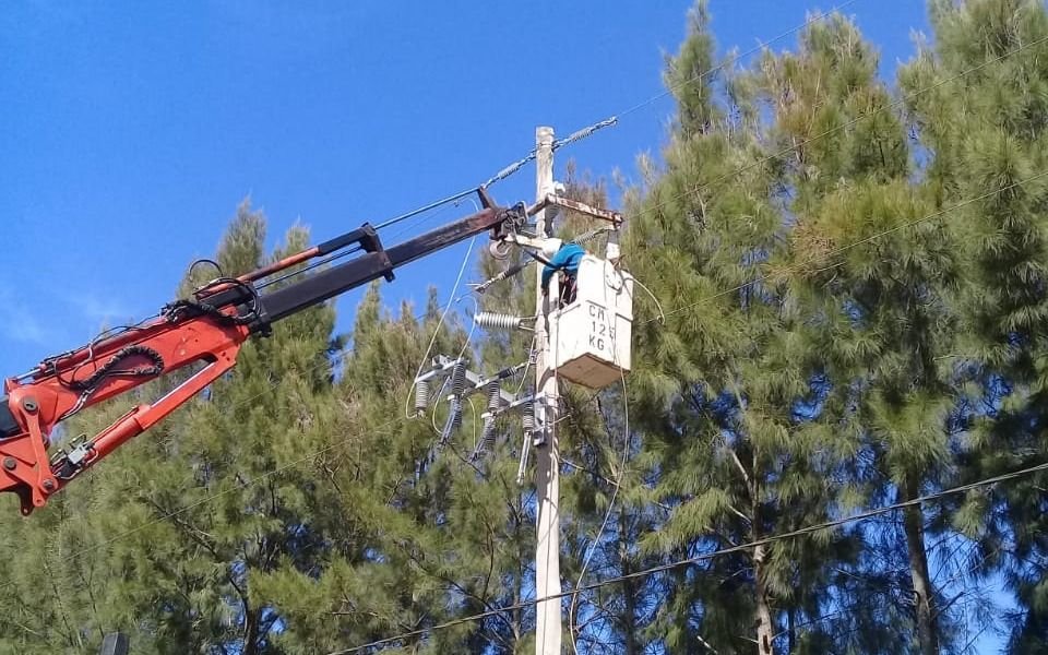 Edelap realizó obras para mejorar la calidad del servicio en el Barrio La Parada en Brandsen