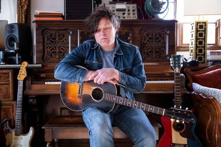 Los desesperados mensajes de Ryan Adams pidiendo “una segunda oportunidad”
