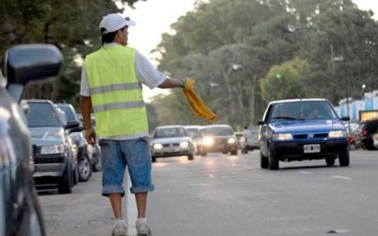 Reclamo de personas que trabajan cuidando coches