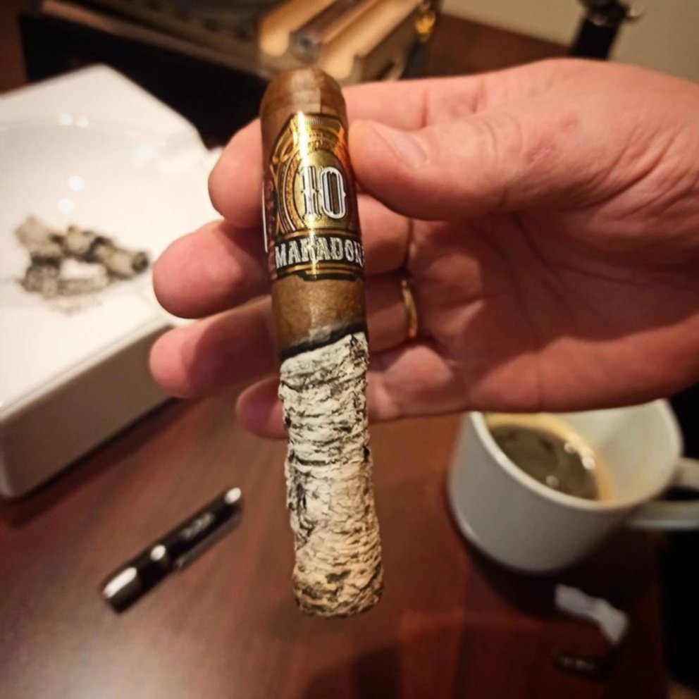 Lanzan la edición limitada de puros "Maradona”: ¿Cuánto vale en Argentina?