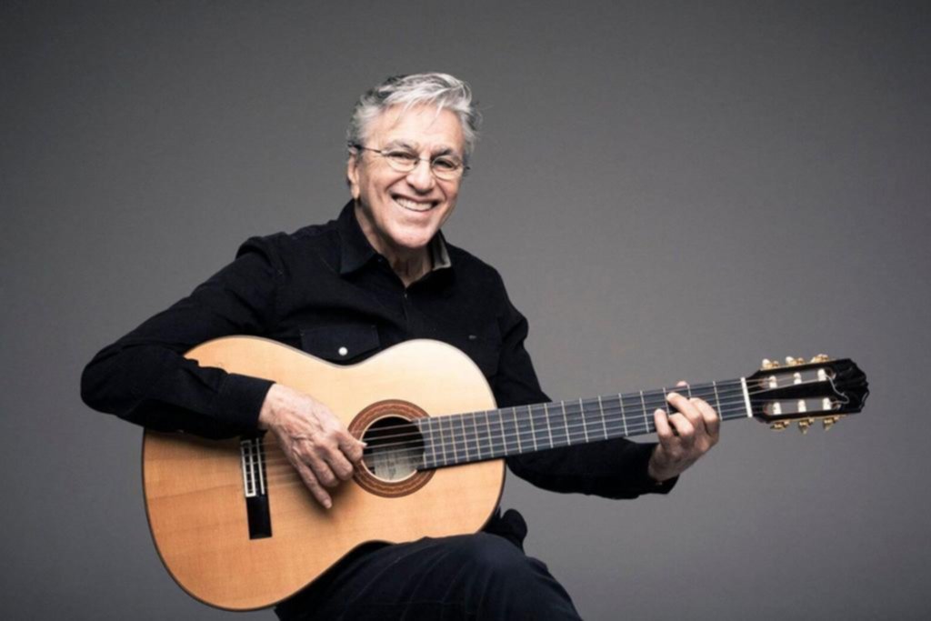 El eterno Caetano Veloso anuncia que lanzará un nuevo disco