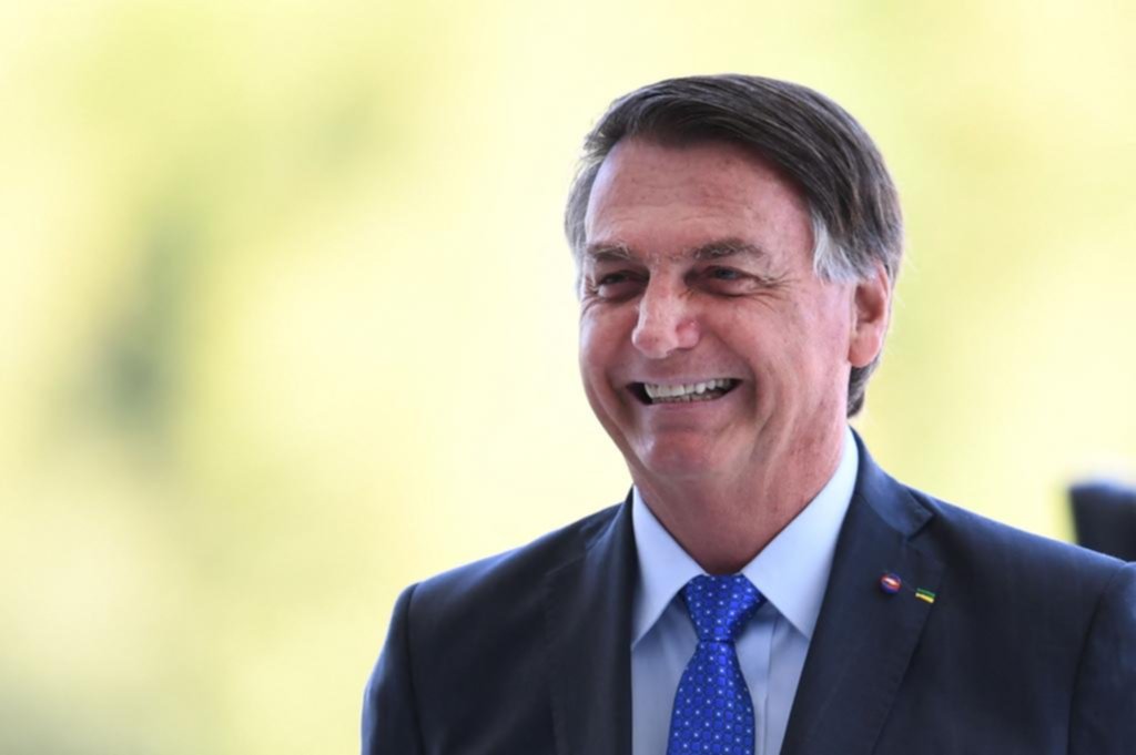 Bolsonaro quiere fusiles para todos: dice que cada brasileño debería comprar uno