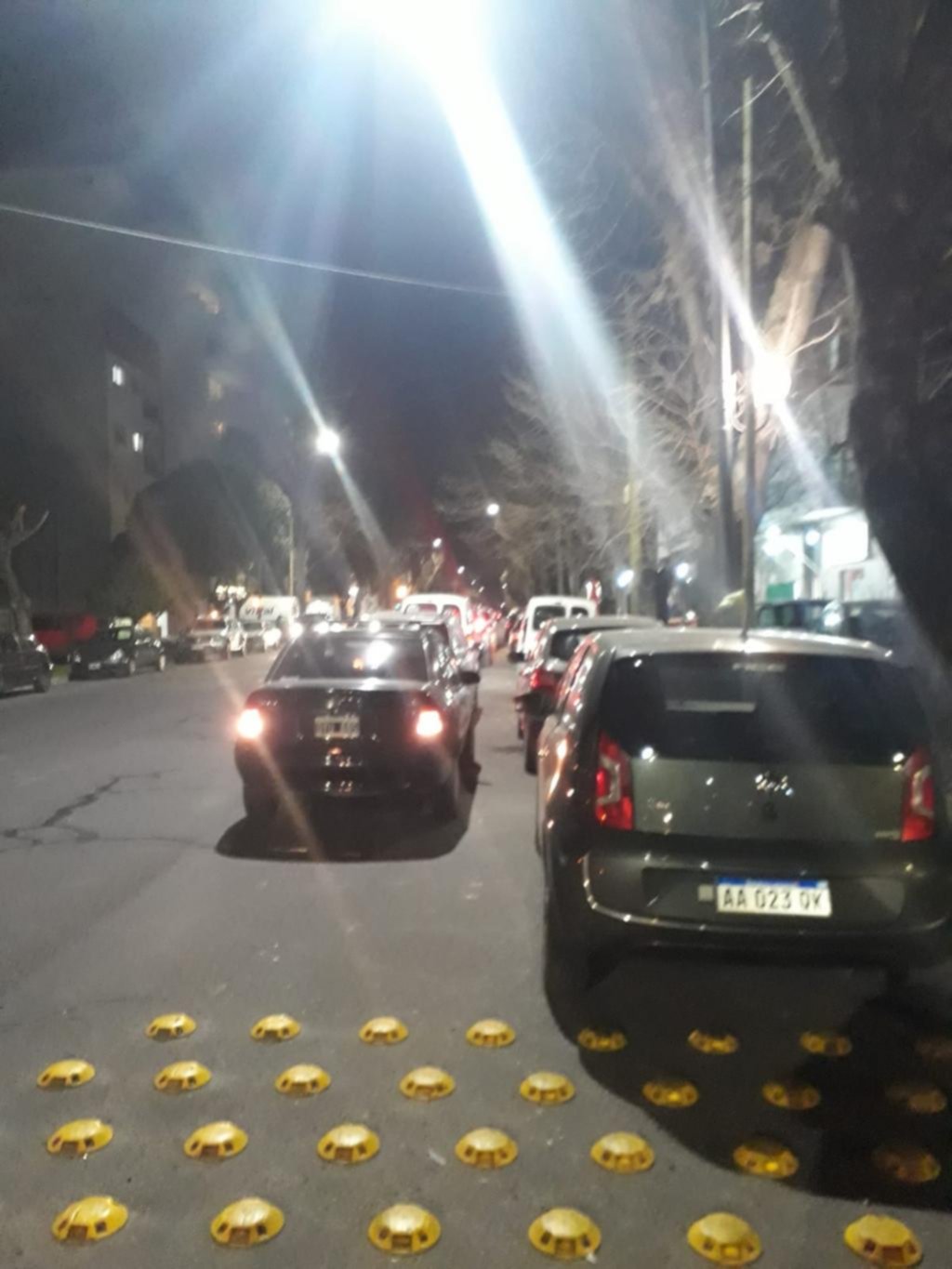 La doble fila se apodera de 25 entre 57 y 58