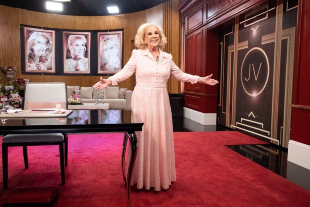 “¡Aquí estoy!”: con una mesa picante, buen rating y emocionada, Mirtha regresó a la televisión