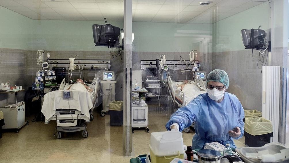 Otras 54 muertes y 3.725 nuevos casos se reportaron en el país