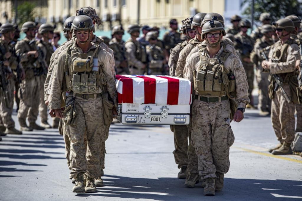 EE UU bombardeó vehículo de “terroristas suicidas” en Kabul
