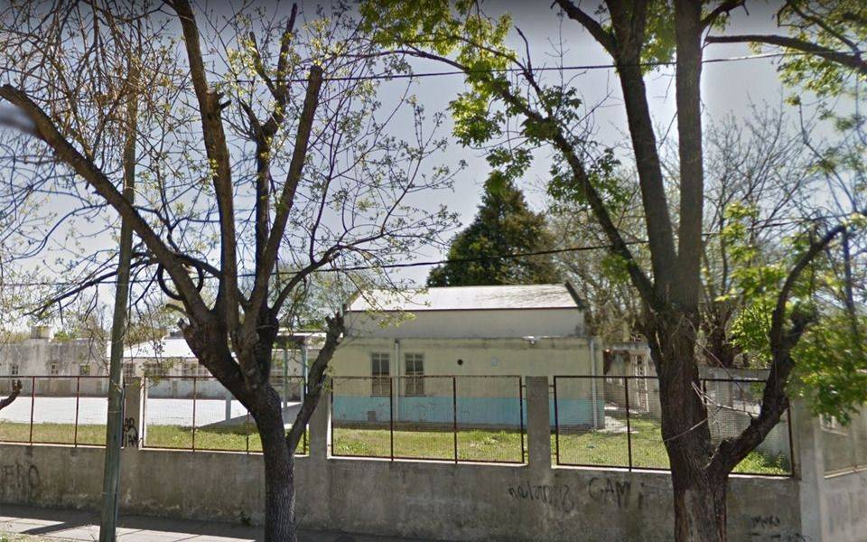 Un colegio de City Bell sin luz desde hace semanas: "Si está nublado, la clase es penumbras"
