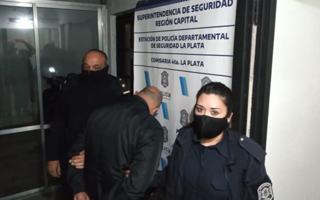La Loma: no dejó entrar a su pareja a su casa por violento y llamó a la policía para que lo detenga