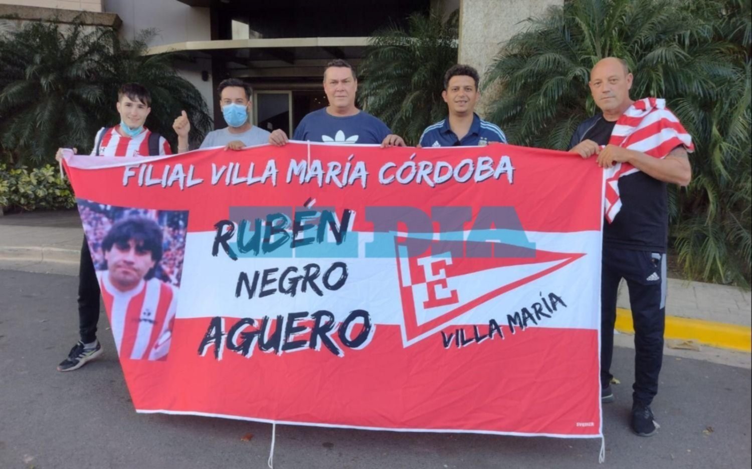 Las filiales pinchas en Córdoba le dieron una cálida bienvenida al plantel de Estudiantes