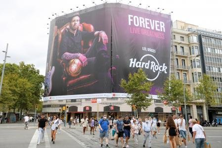 La imagen de Lionel Messi reapareció en Barcelona