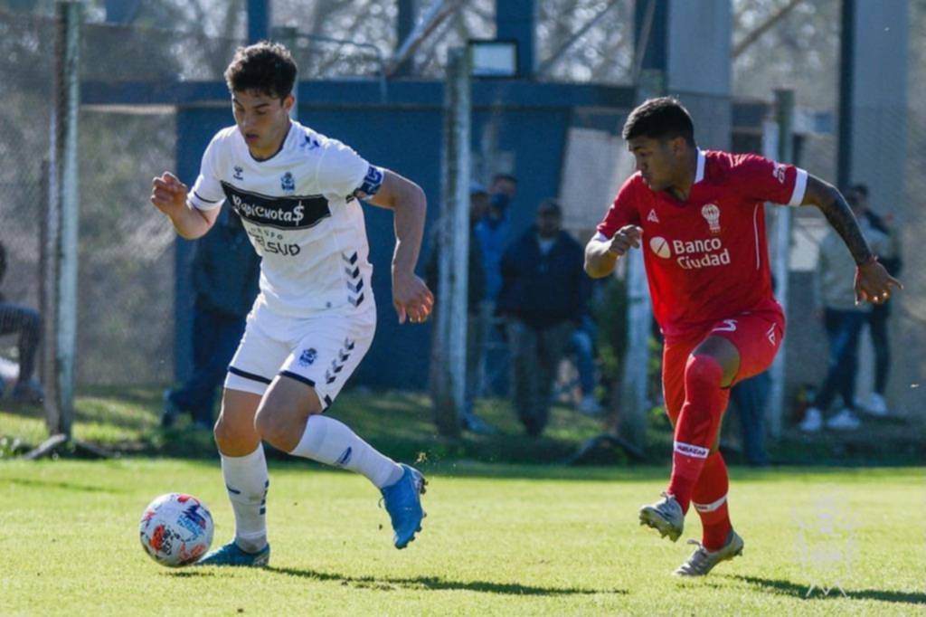 La Reserva Tripera dio cuenta de Huracán y es uno de los escoltas