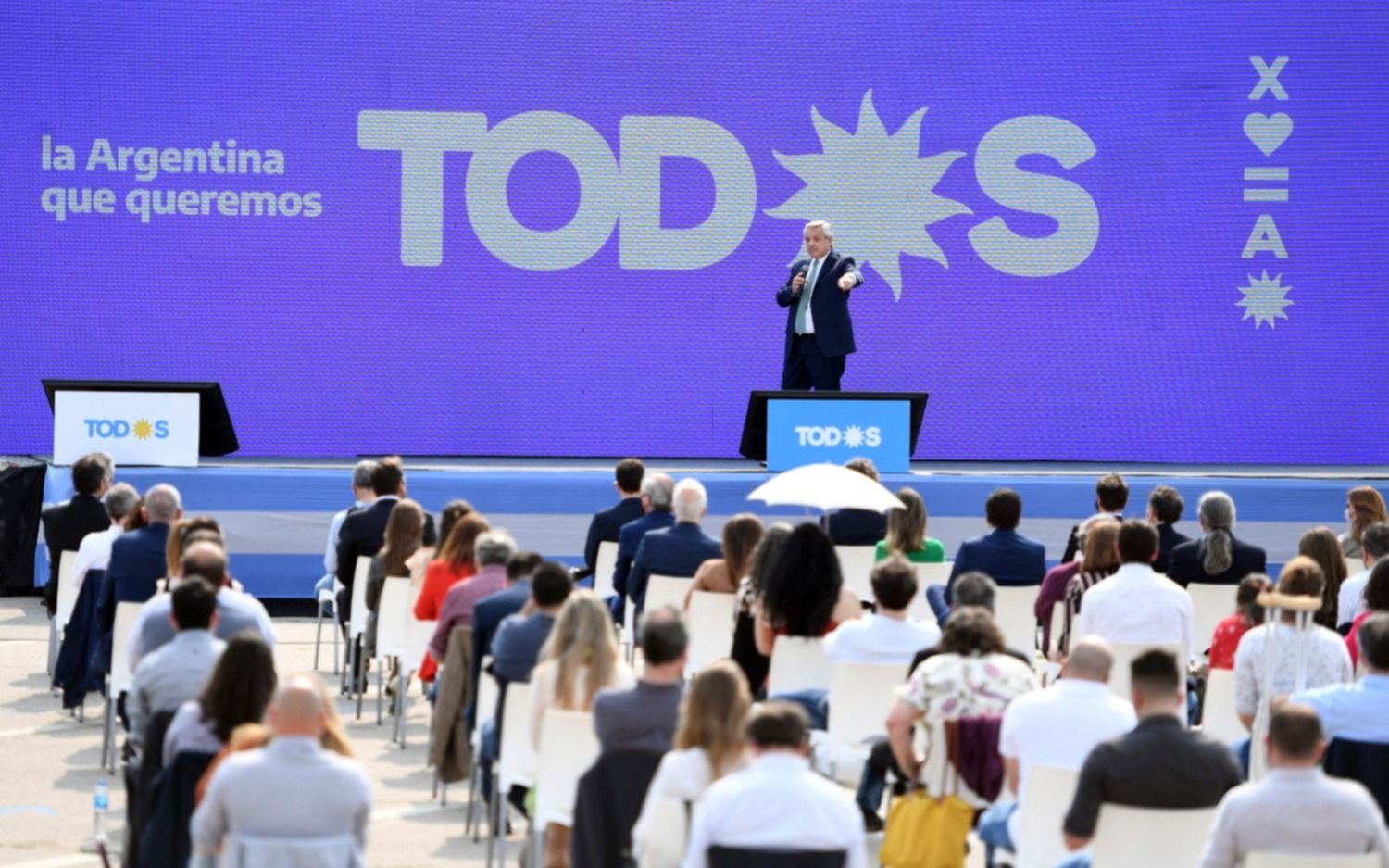 A. Fernández, de campaña: "Me dicen títere y autoritario, no sé como se combinan ambas cosas”