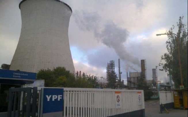Malestar por los "sonidos fuertes y vibraciones" de la destilería de YPF: las explicaciones