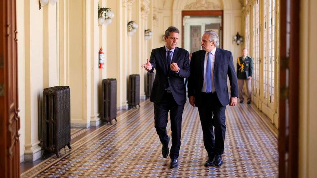 En búsqueda de dólares: Massa hará una gira internacional