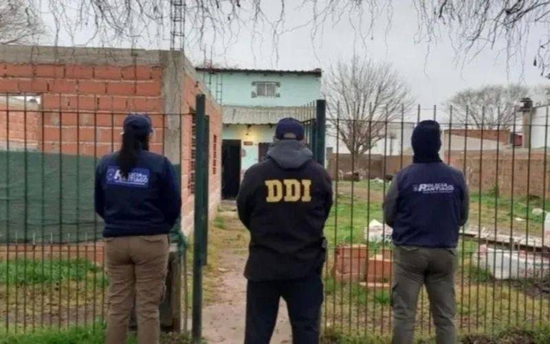 Policía acusado de abuso infantil