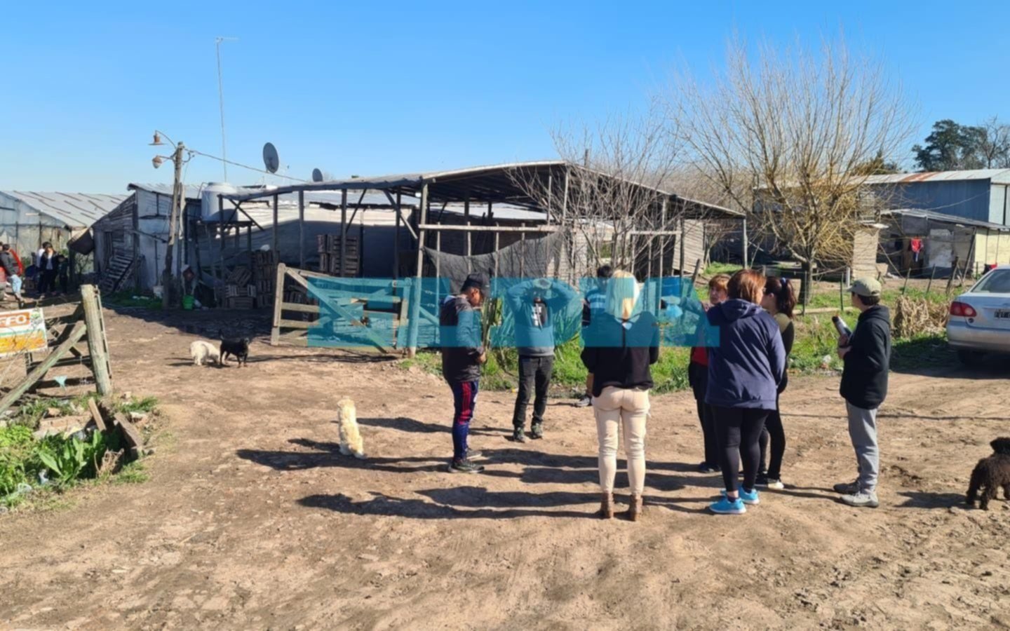 Evacuaron a vecinos de un barrio de La Plata: amplio operativo por varios intoxicados