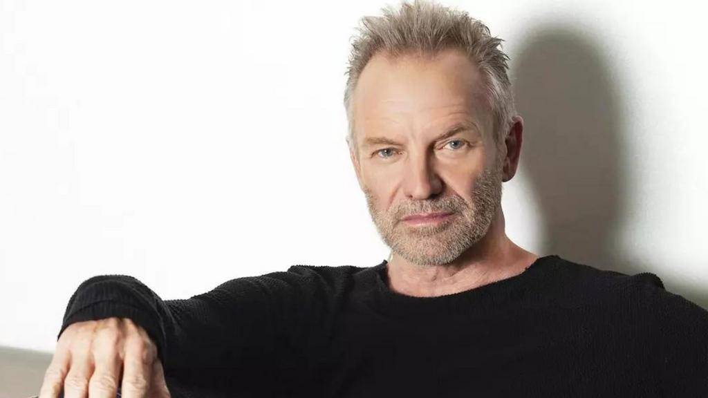 Sting interrumpe show para lanzar que “la democracia está en grave peligro”
