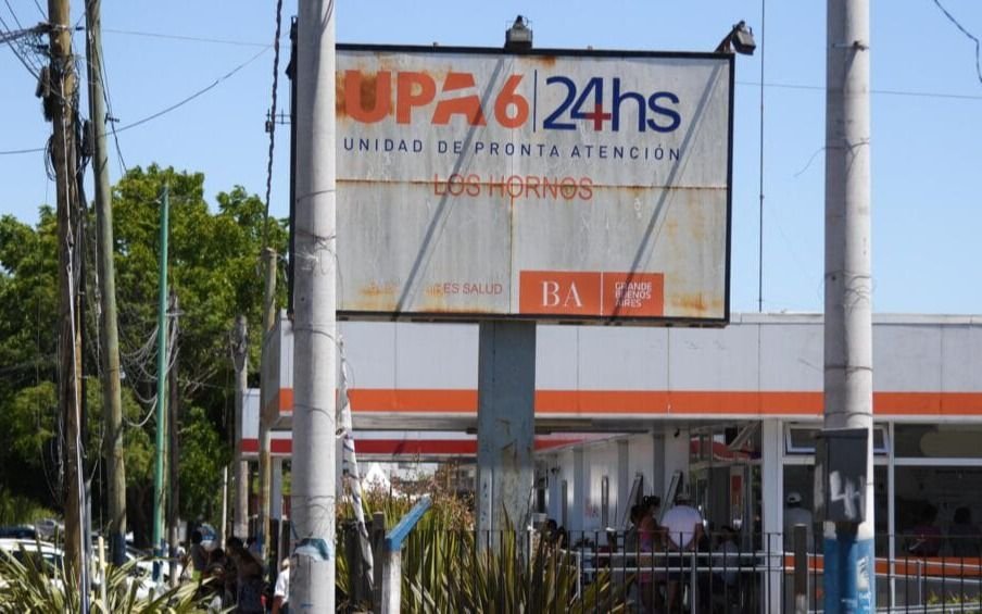 Luego de dejar a sus hijos en la escuela, fue atacada por su padre a las trompadas en barrio Norte