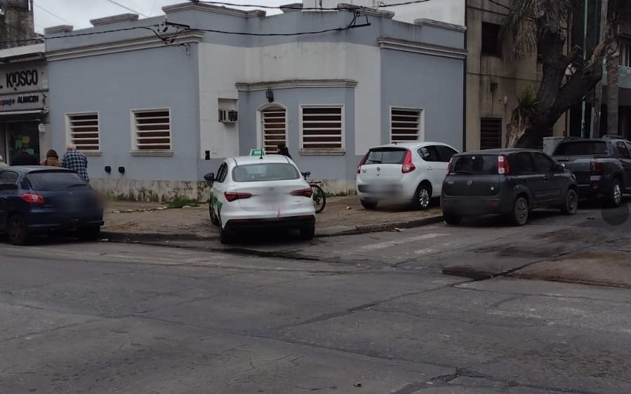 El "estacioná donde quieras" está de moda en barrio Norte