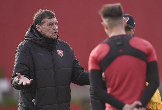 Falcioni inició su ciclo en un Independiente convulsionado