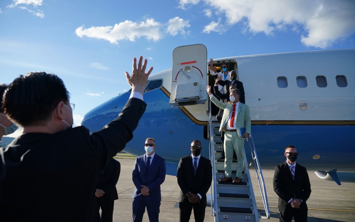 Pelosi dejó Taiwán tras una visita que cruzó la "línea roja" de Pekín