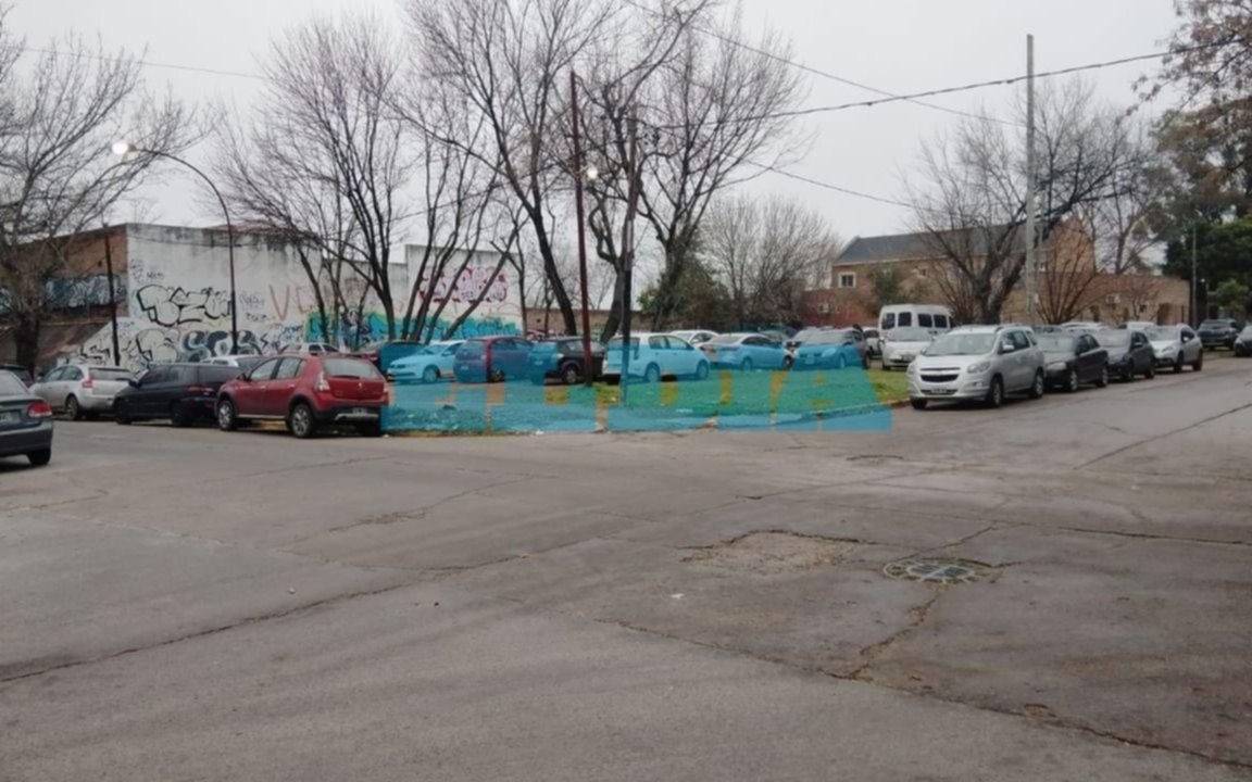 Denuncian que transformaron un espacio verde de El Mondongo en estacionamiento