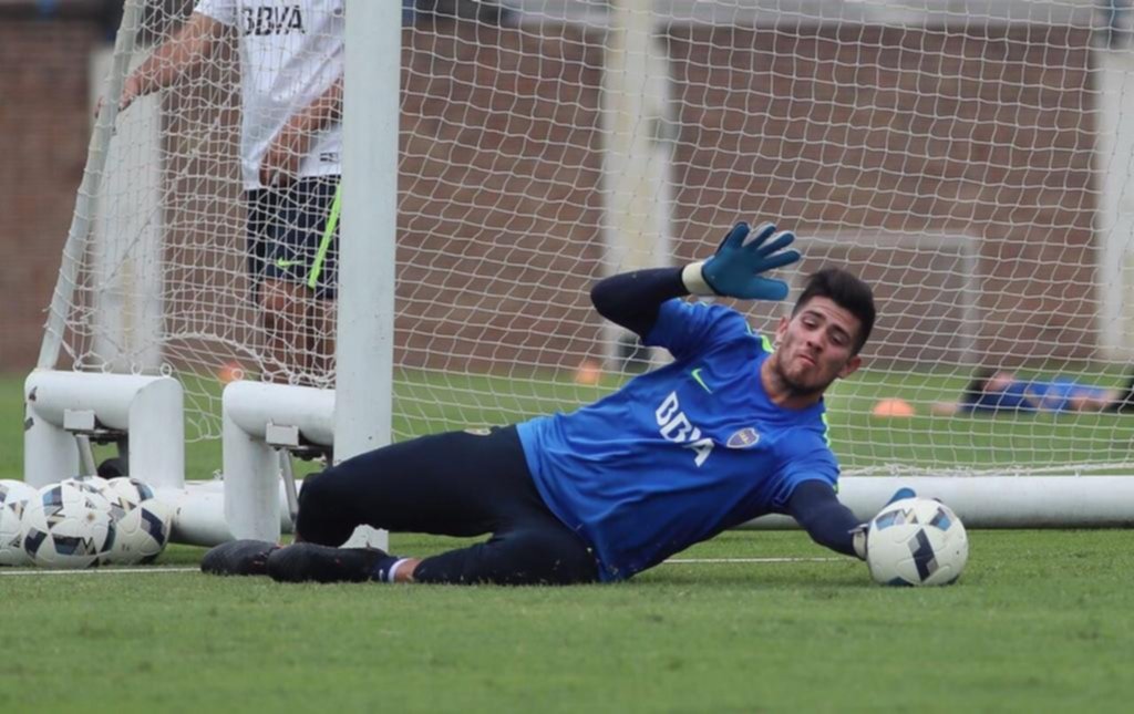 Rossi entrenó e integró el once titular