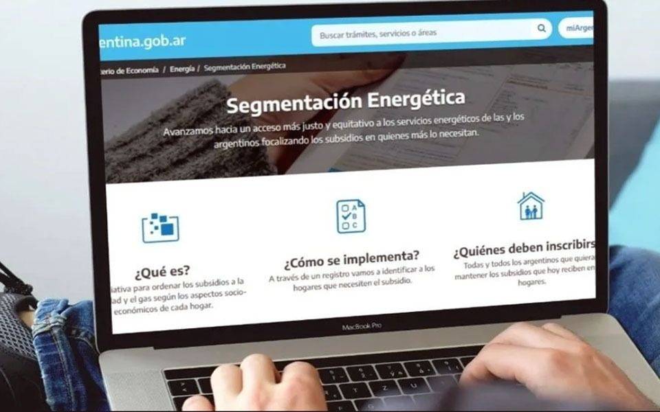 Los aumentos de las tarifas de luz y gas alcanzarán a usuarios que tramitaron los subsidios