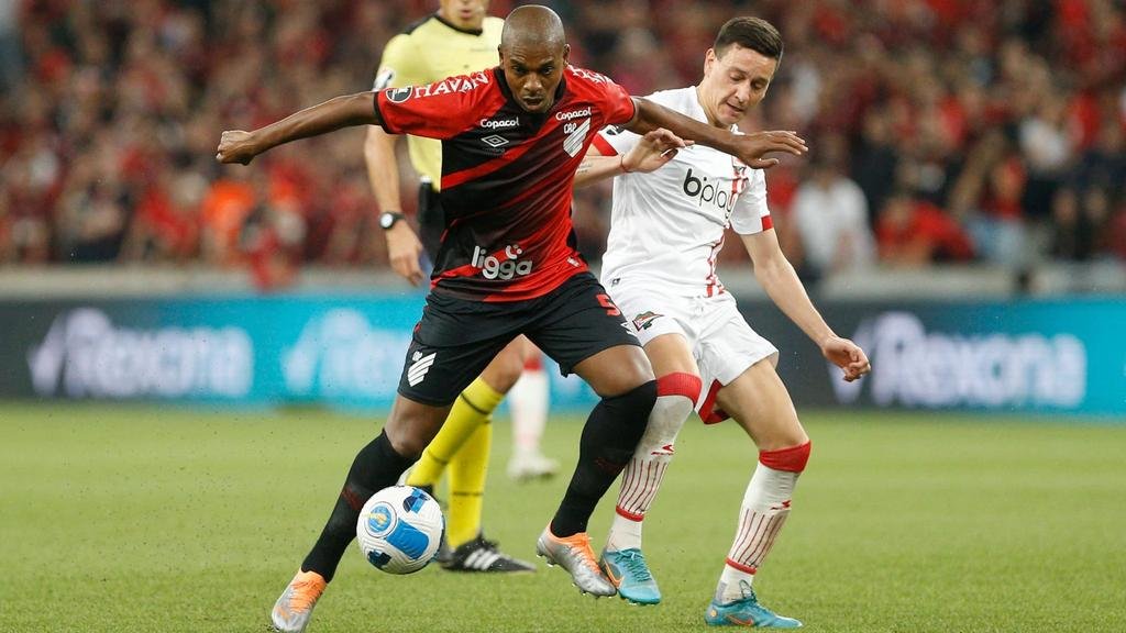 Paranaense visita a Mineiro por el Brasileirao