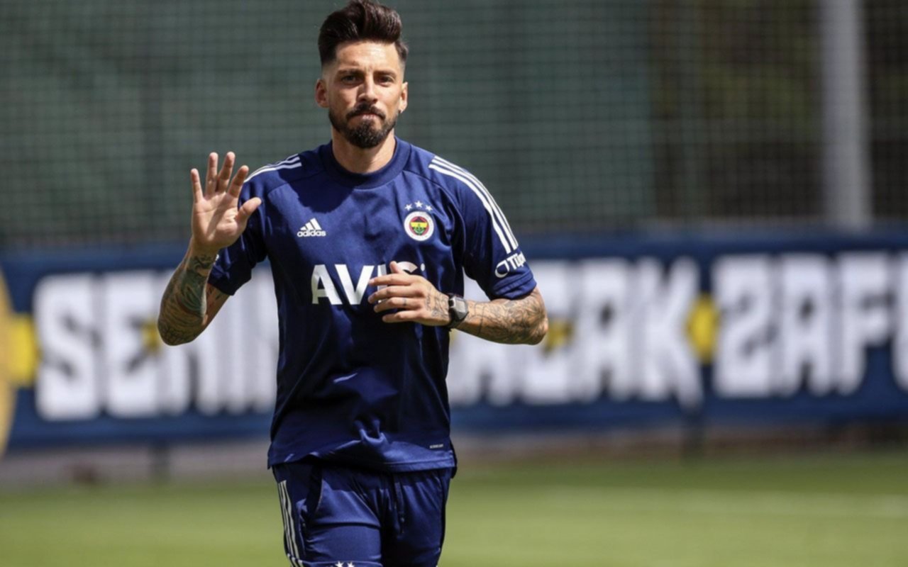 Bomba en el cierre del mercado: José Sosa a un paso de Estudiantes