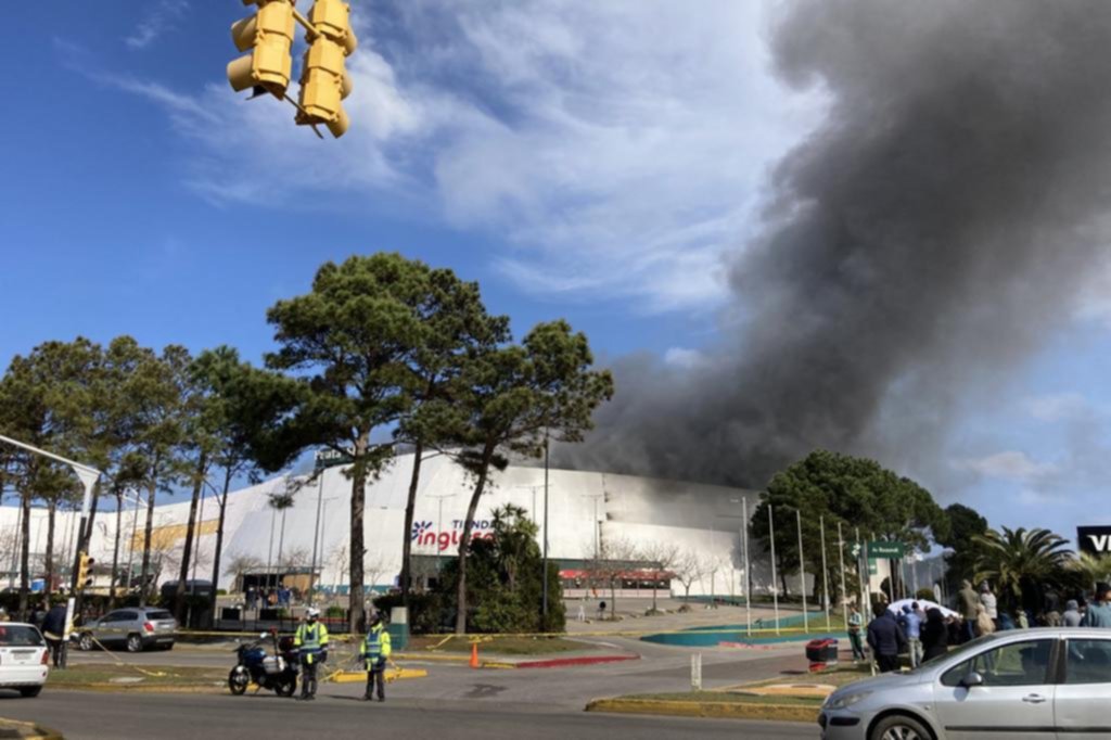 Ardió un shopping en Punta del Este