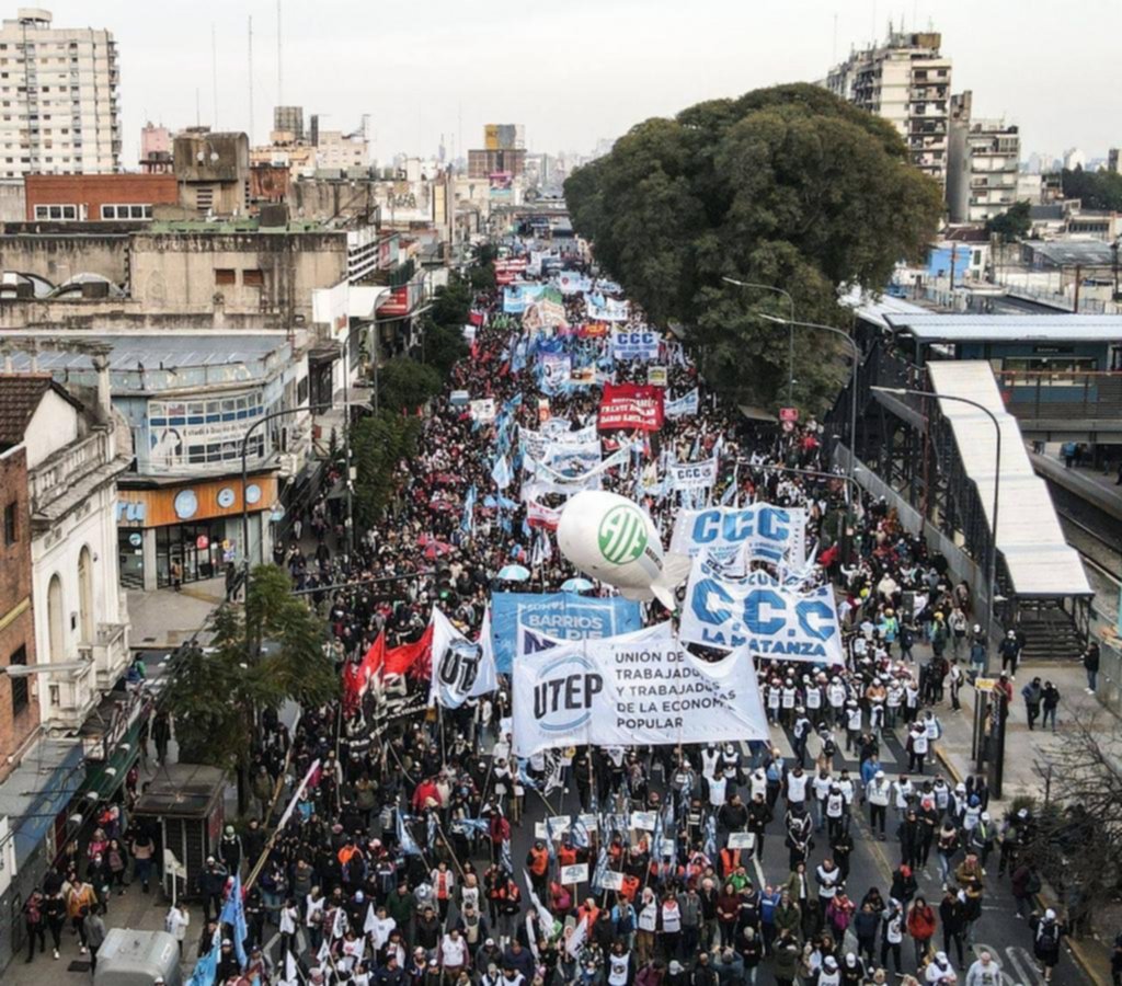 Piqueteros “oficialistas” insisten por un salario