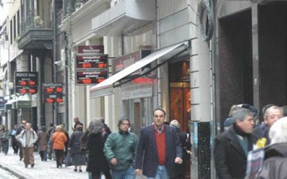 Bajó el dólar blue en el comienzo de la semana y cerró a 290 pesos