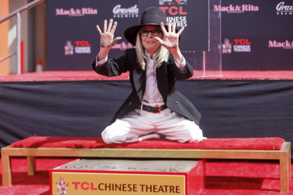 Era hora: Diane Keaton puso sus huellas en el Teatro Chino de Hollywood