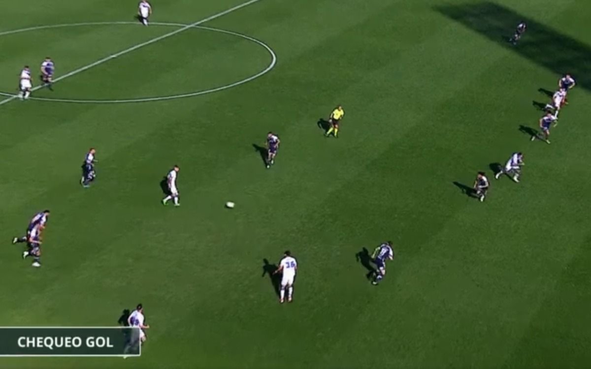 VIDEO. El gol en contra de Morales que el VAR anuló por offside de Pratto