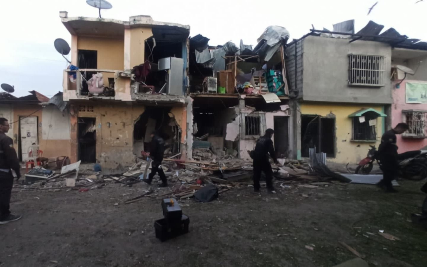 Atentando narco y explosión en Ecuador: cinco muertos y más de veinte heridos