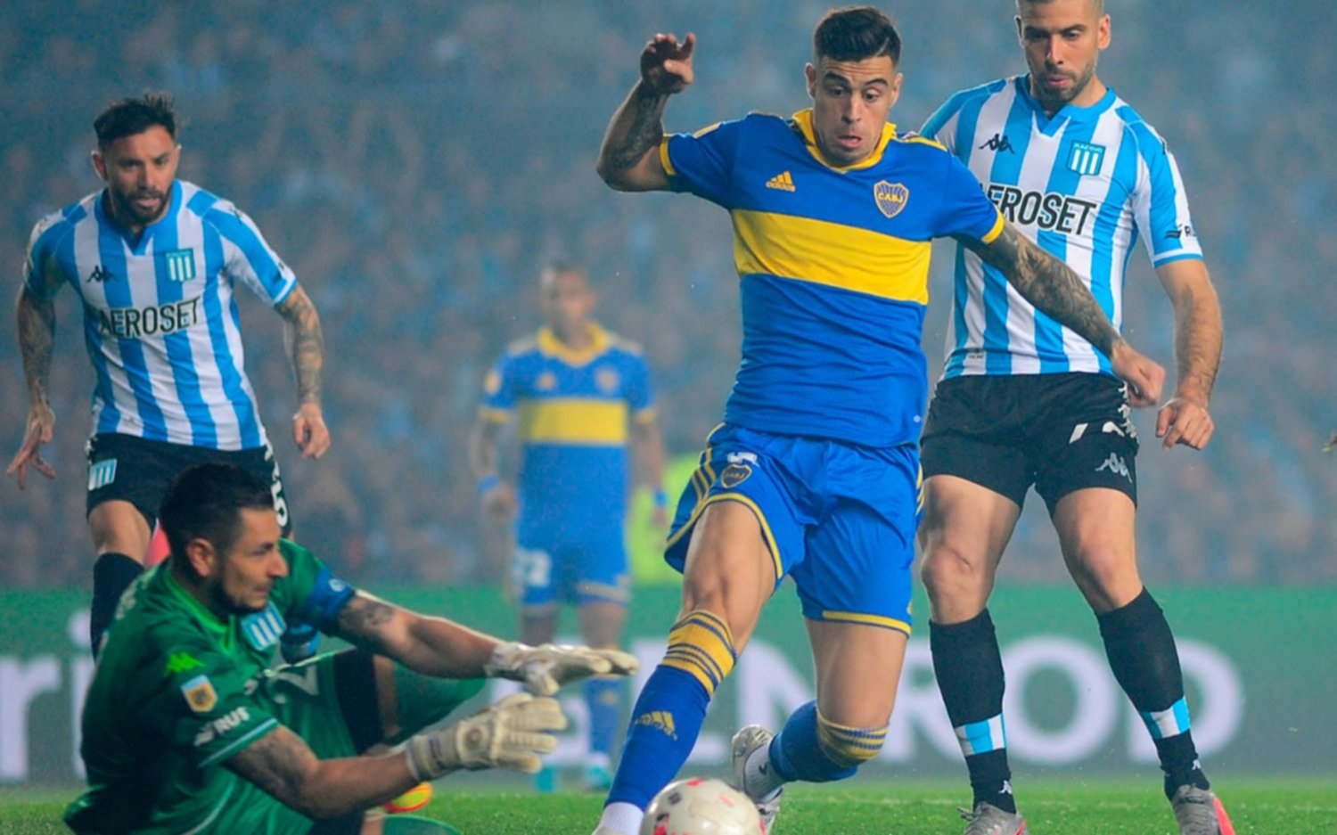 Con un final polémico, Racing y Boca igualaron sin goles en el Cilindro de Avellaneda