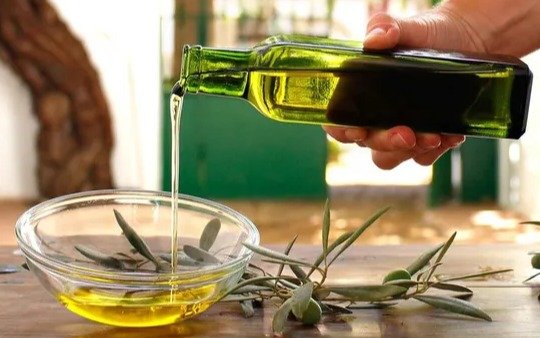 La ANMAT prohibió la elaboración y venta de un aceite de oliva y un aceto balsámico     