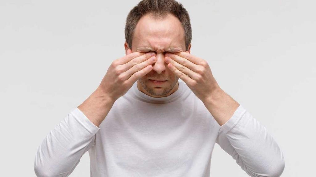 Ojos hinchados: los mejores tips para evitarlos