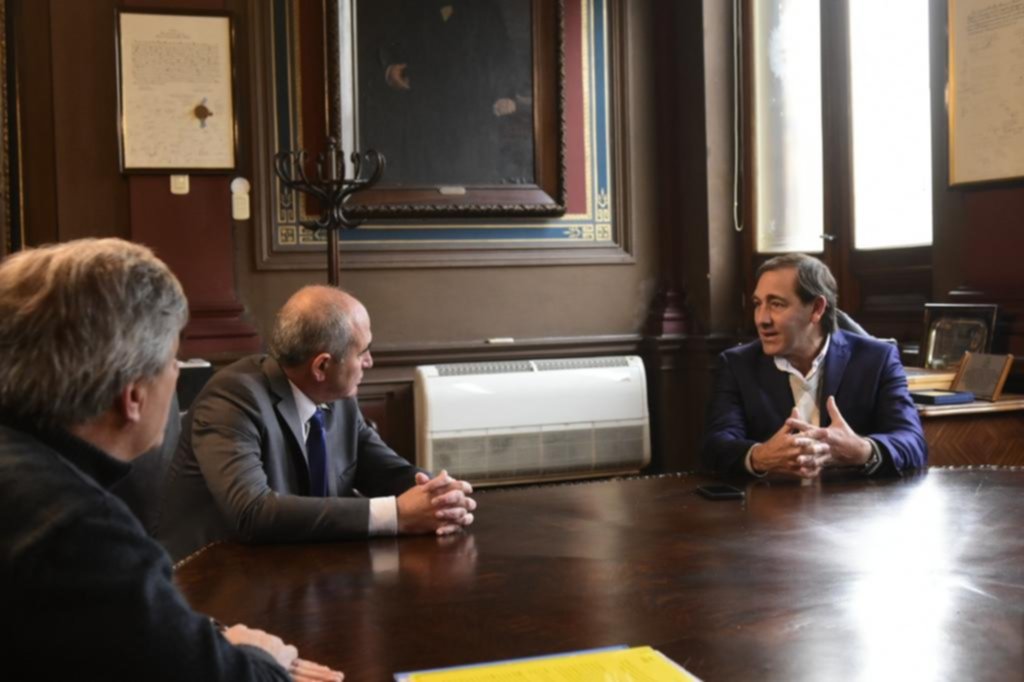 Reunión entre el titular de la UNLP y el Intendente