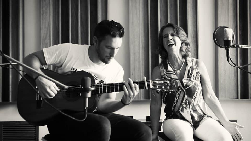 Ana Bayá Casal presenta su disco “Pour Toi” junto al guitarrista Juan Gio