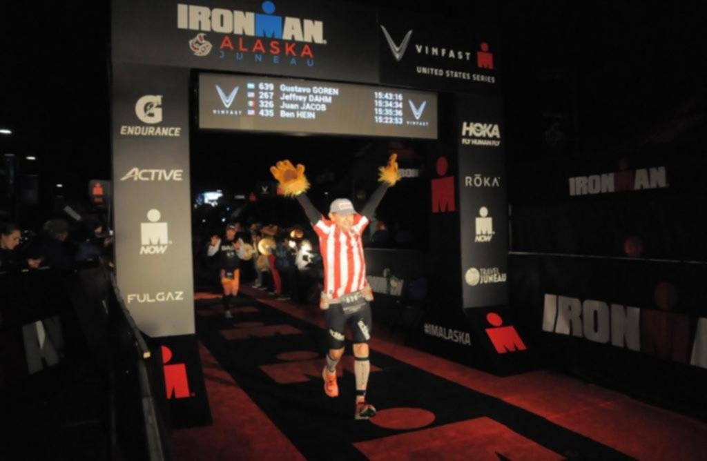 Goren completó el Ironman de Alaska con camiseta y garras