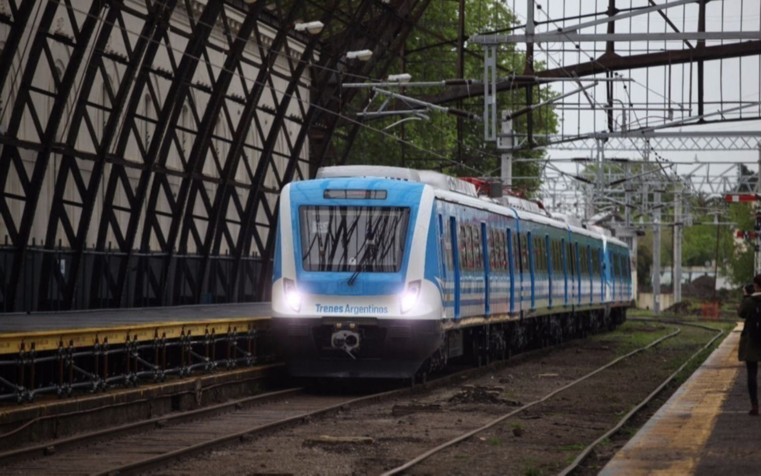 Complicaciones para viajar en tren desde y hacia La Plata: se reanudó el Roca